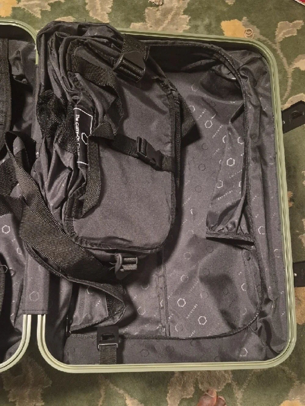 Traveler Series Hard Shell Carry Case - Silver